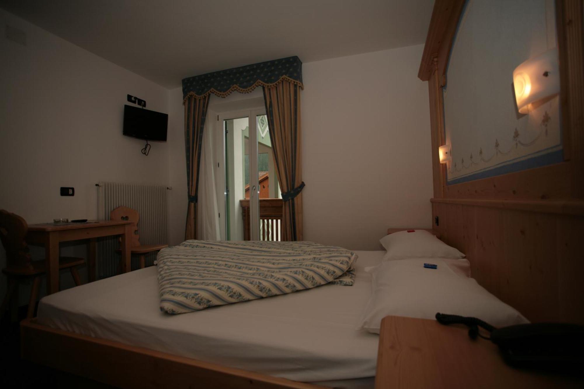 ホテル Garni Eden カナツェーイ 部屋 写真